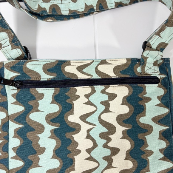 Kavu Wave Design Crossbody Bag - Picture 3 of 4